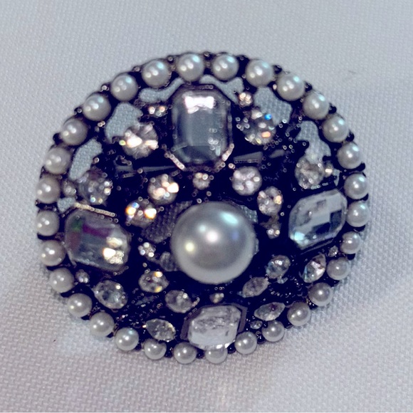 Jewelry - Fashion Pearl & Rhinestone Silver Tone Stretch Ring Big & Bold